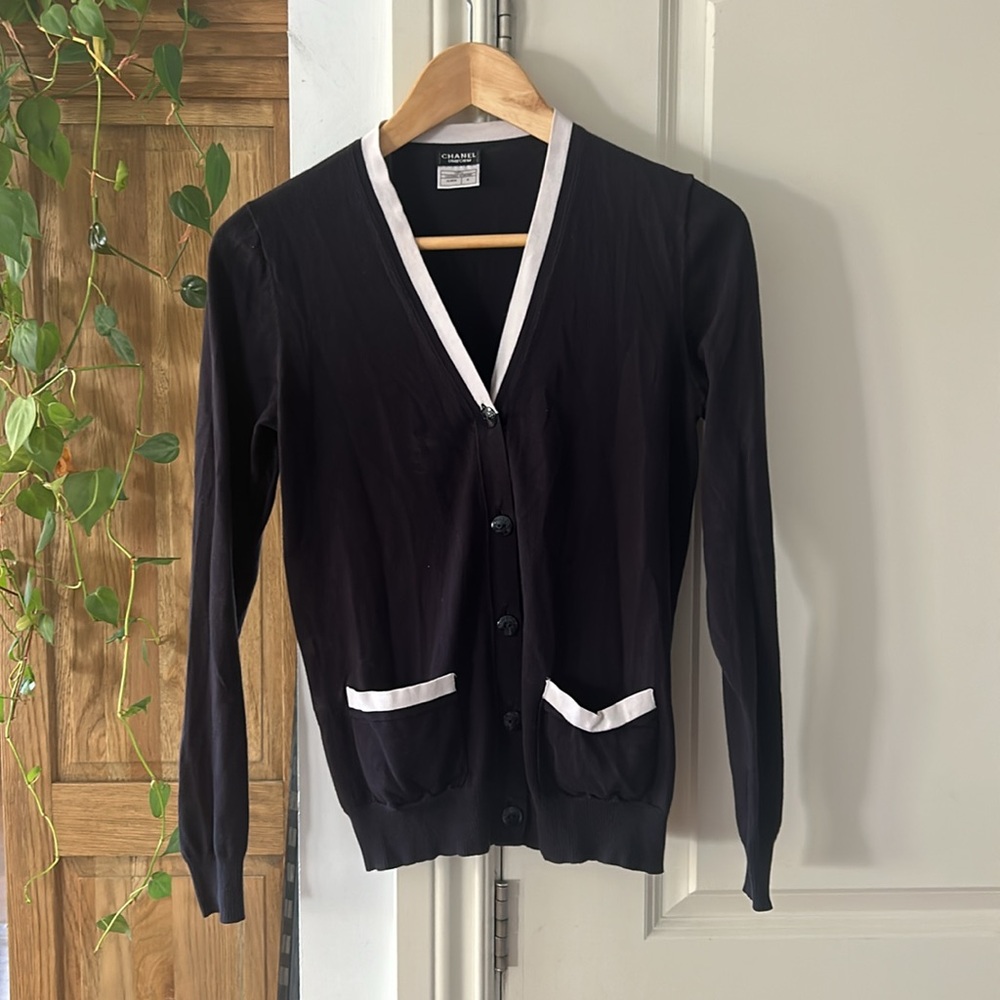 ❤️❤️SOLD❤️❤️ CHANEL UNIFORM cotton navy and white cardigan